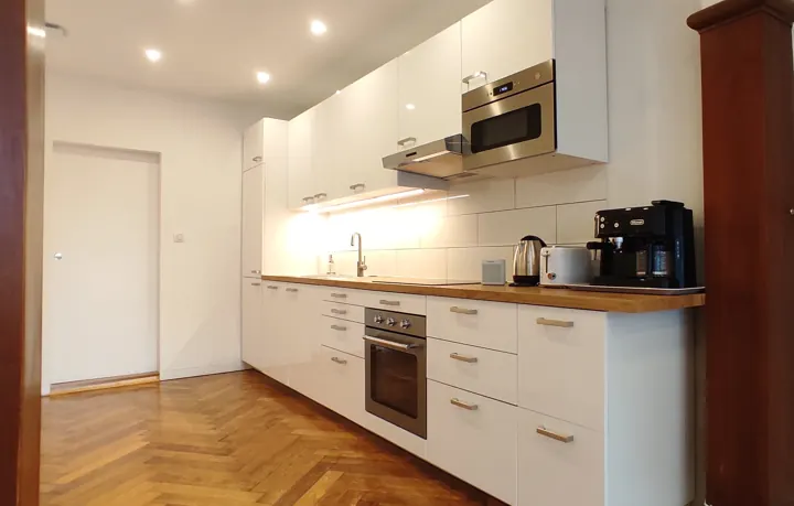 Cuisine blanche équipée de La Jouvence